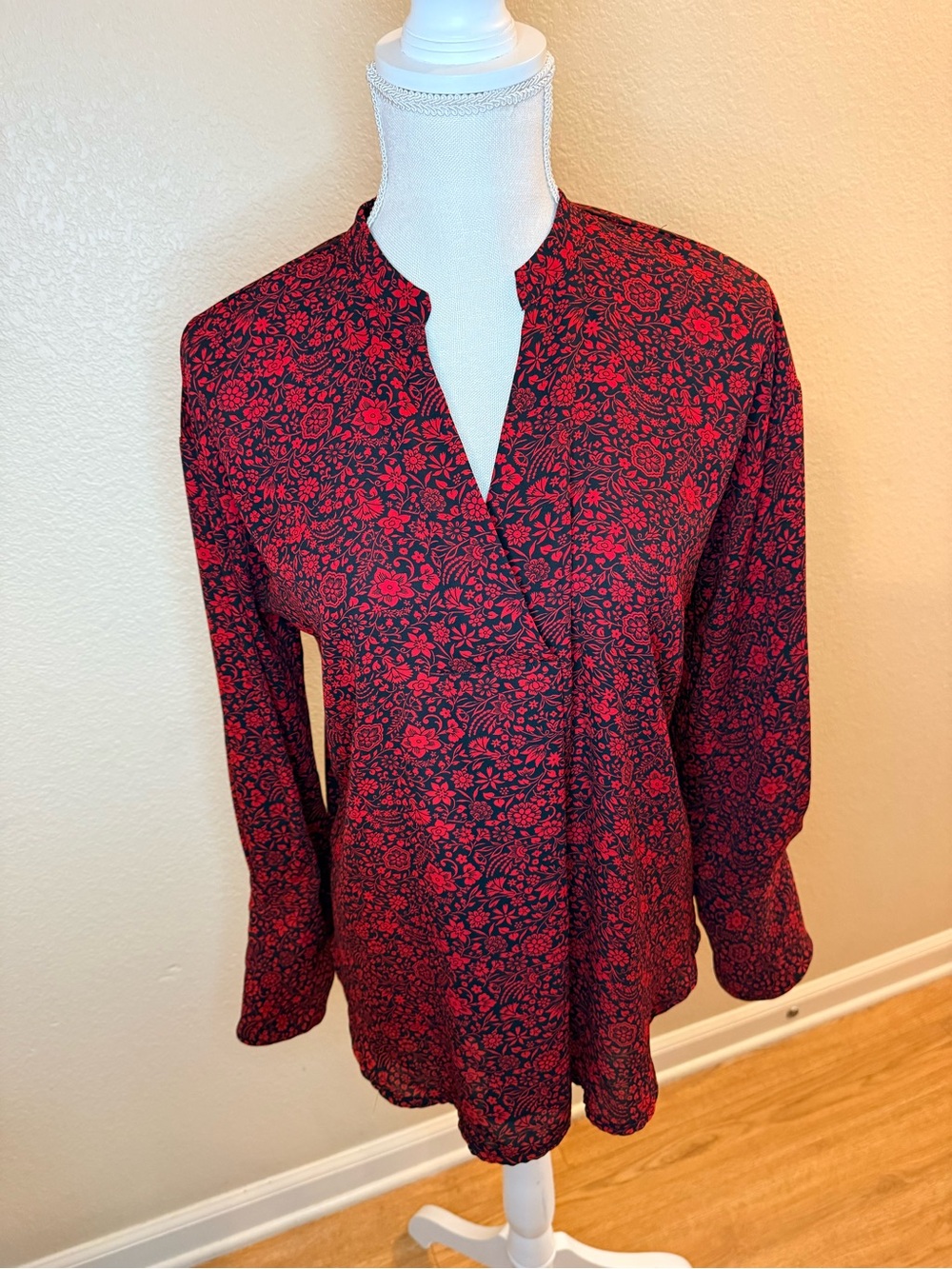 Ann Taylor Factory Red and Navy Floral Split-Neck Blouse